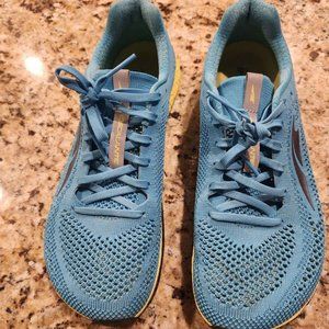 Like NEW - Womens Altra Escalante Racer (Size 9.5)